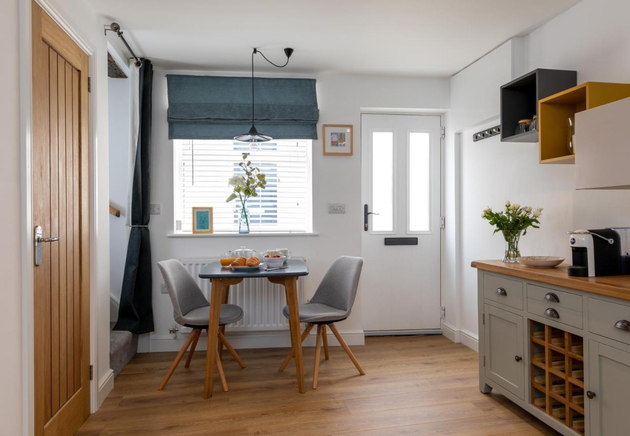 Bijou Romantic Retreat, Whitby Centre エクステリア 写真